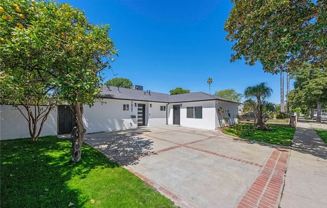 Primary Photo - 7827 Hesperia Ave