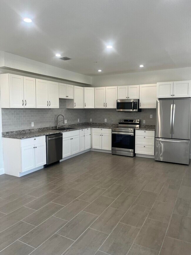 Building Photo - 2137 Shoma Dr