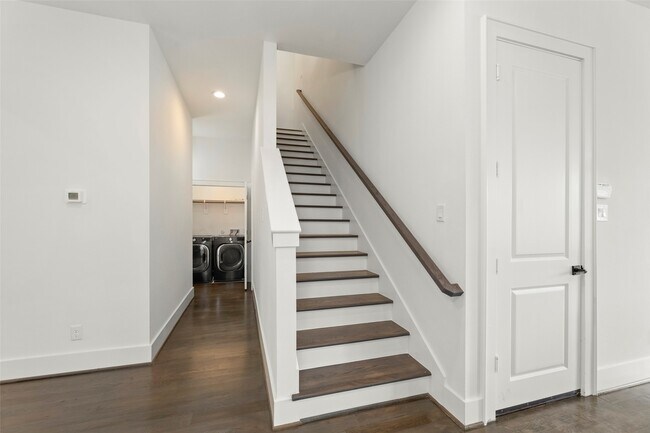 Building Photo - 1825 Northwood St