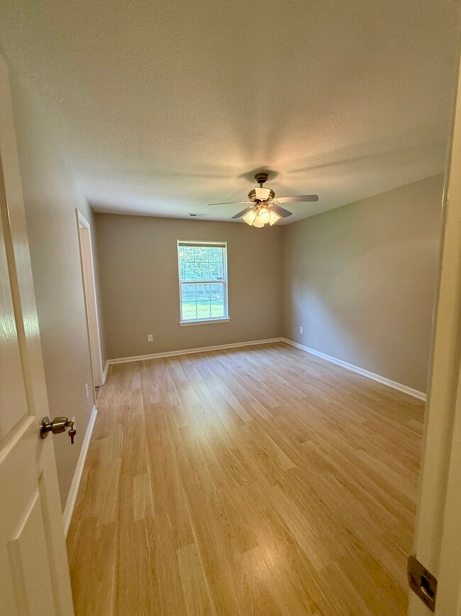 Building Photo - 6065 Woodmill Dr