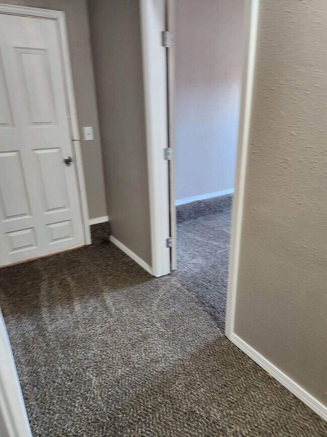 Building Photo - Charming 5 Bedroom Rent to Own Home!!