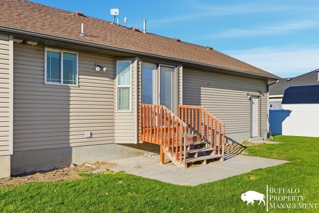 Building Photo - Charming 4-Bedroom Home for Rent in Ammon, ID!