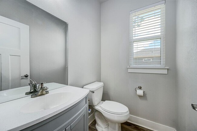 Building Photo - 340 Shady Bluff Dr