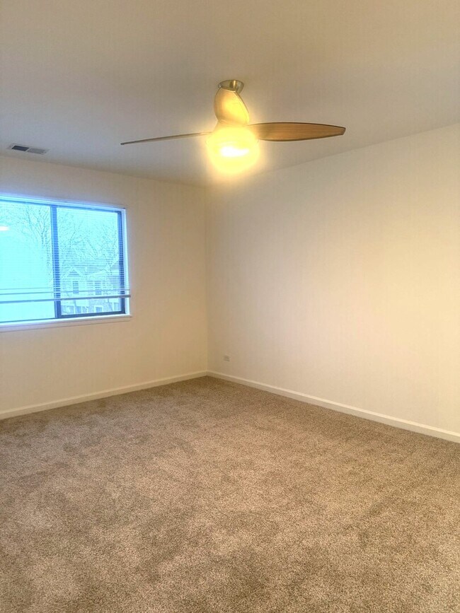 Building Photo - 327 Wildberry Ct