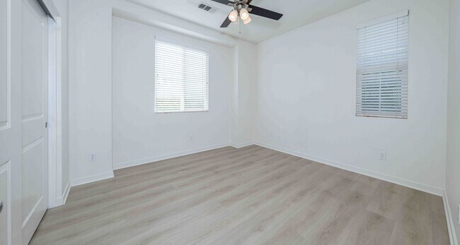 Building Photo - Modern, Move-In Ready Home with Attached 2-Car Garage