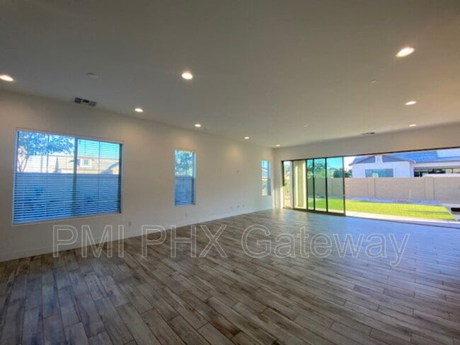 Building Photo - 2353 E Athena Ave