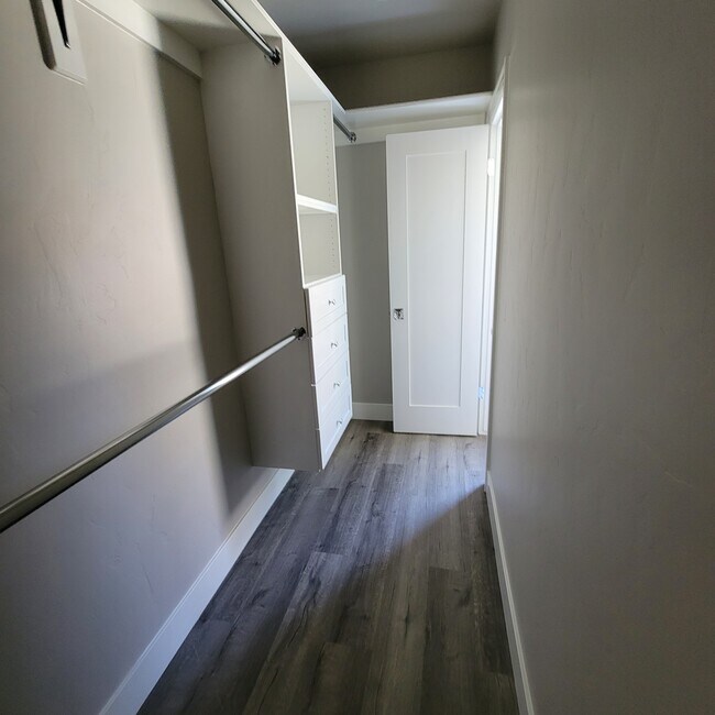Not enough closet space?¹ Unheard of here in this spacious walk in. - 827 Lindaraxa Park N