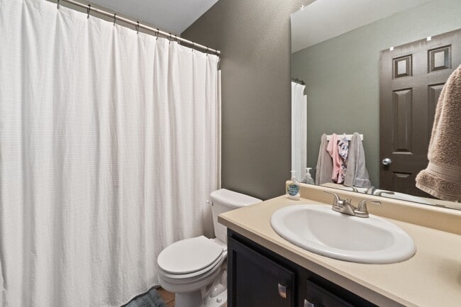 Building Photo - Charming home in Stonegate community of Pa...