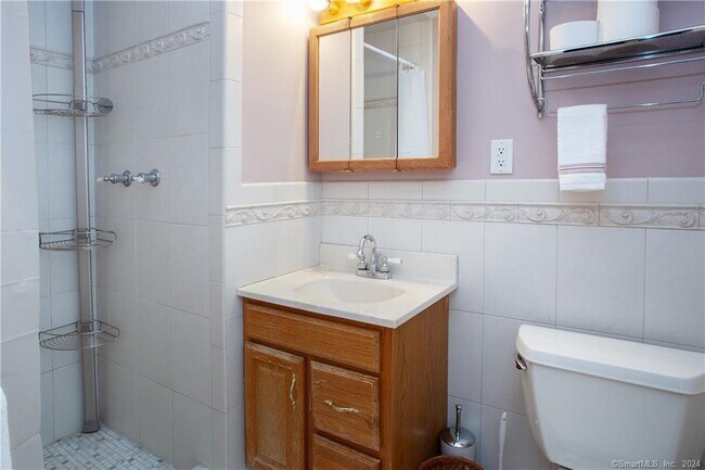 Building Photo - 44 Alder Rd