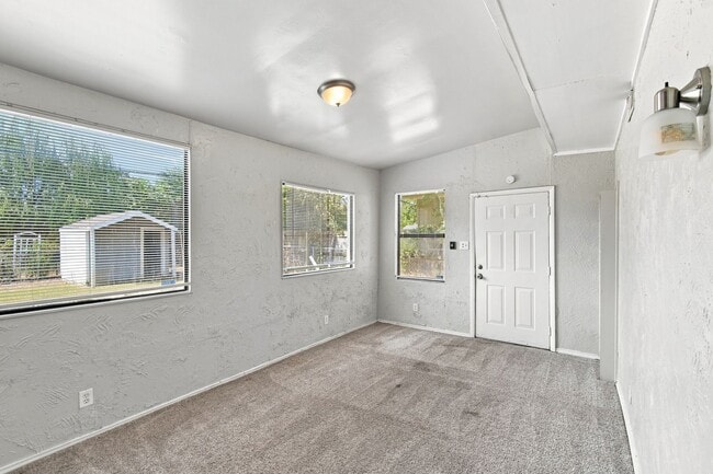Building Photo - 6624 E 27th Pl