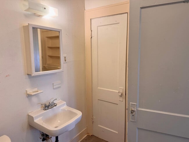 Building Photo - 1818 Collins Ave