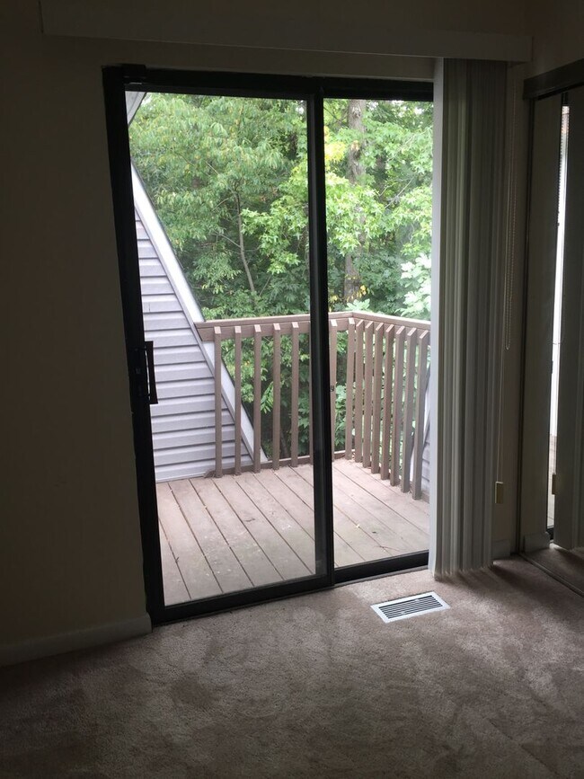 Building Photo - Modern 3BR Condo in Finley Forest – Prime Chapel Hill Location near UNC & RTP