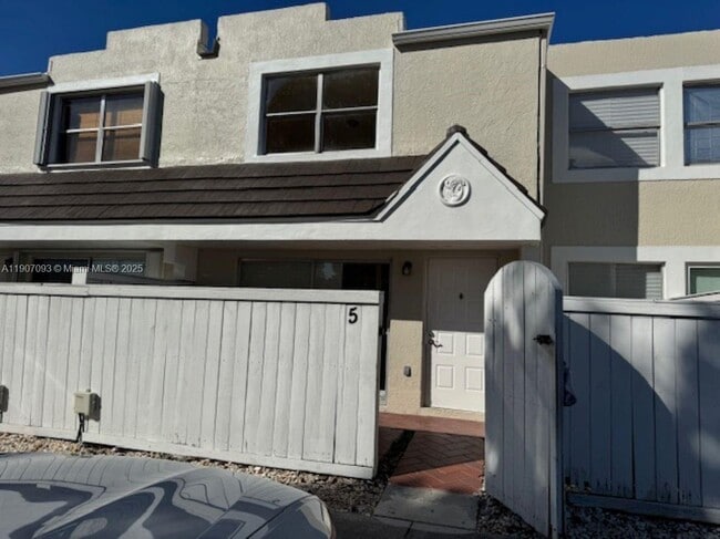 Building Photo - 4570 SW 68th Ct Cir