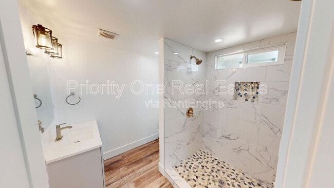 Building Photo - 3840 Alameda Way