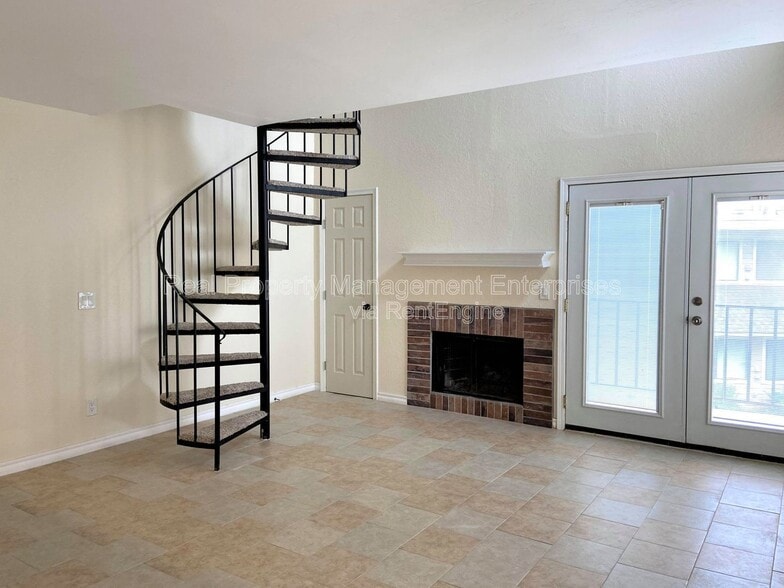 Building Photo - 11530 N May Ave