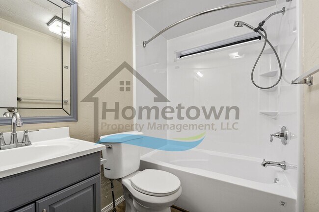 Building Photo - 2-Bedroom 2-Bathroom Home with Off-Street Parking Available in Coeur d’Alene!