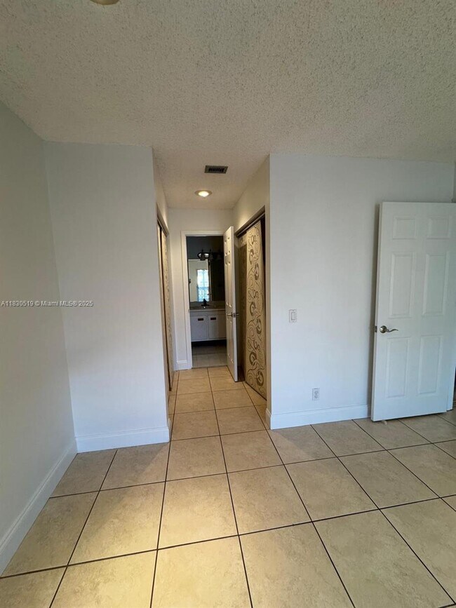 Building Photo - 10441 Mahogany Key Cir