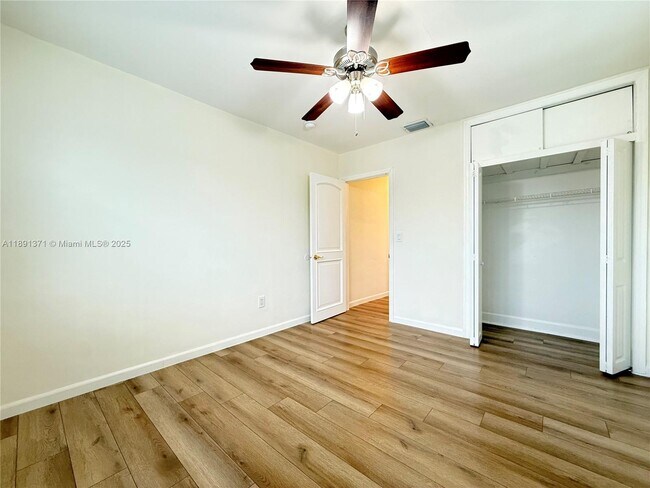 Building Photo - 2625 SW 67th Ave