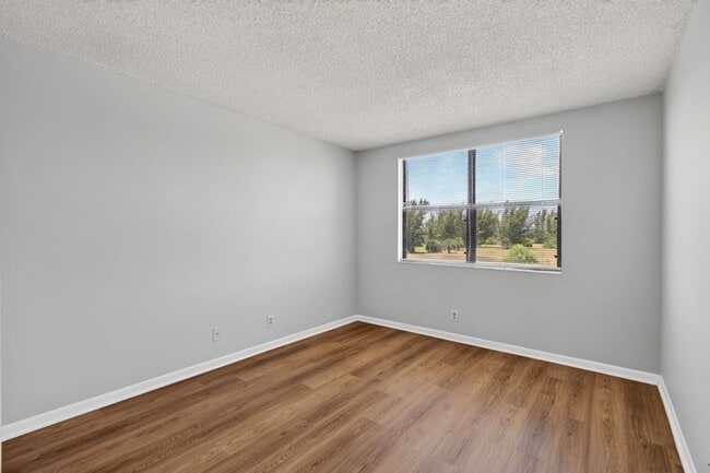 Building Photo - TWO BEDROOM ONE BATHROOM!! MOVE IN READY!! WATERFRONT COMMUNITY!!