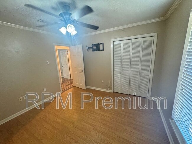 Building Photo - 2175 Deerwood Dr