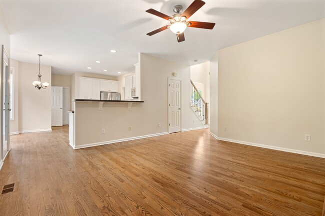 Building Photo - Spacious 5-Bedroom Home with Screened Porch and Office