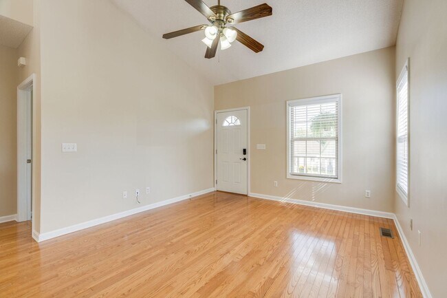 Building Photo - 263 Main Street Village Dr