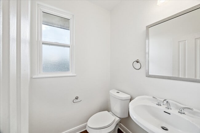 Building Photo - 2402 Calumet St