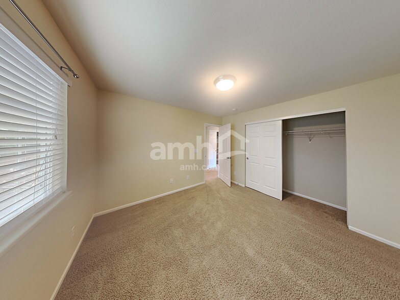 Building Photo - 2854 Night Song Way
