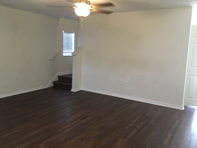 Building Photo - 10225 Summerview Cir