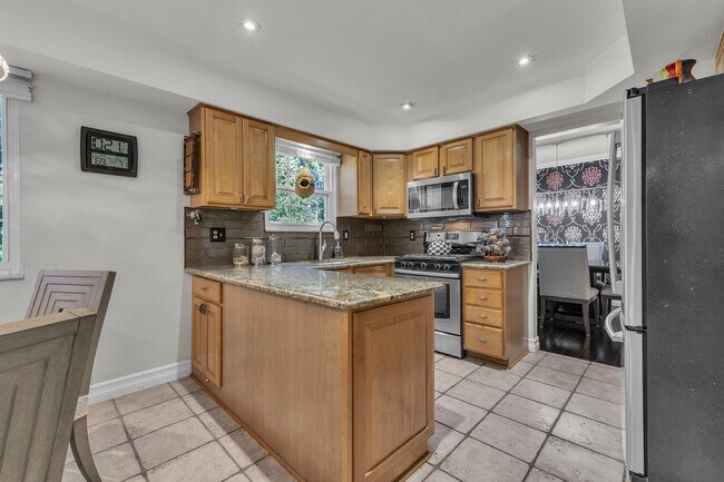 Building Photo - 5555 Patterson Dr