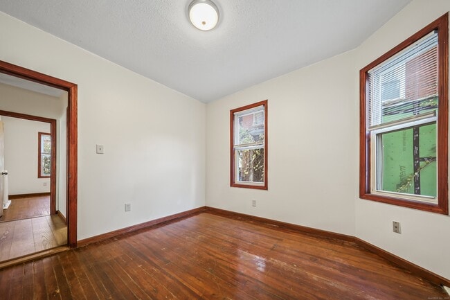 Building Photo - 294 Bellevue St