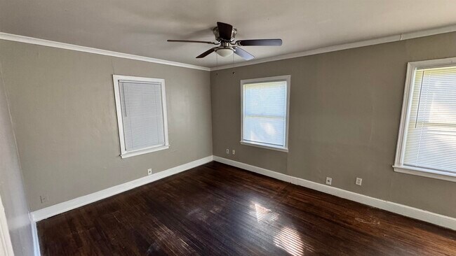 Building Photo - 1330 Victor Dr