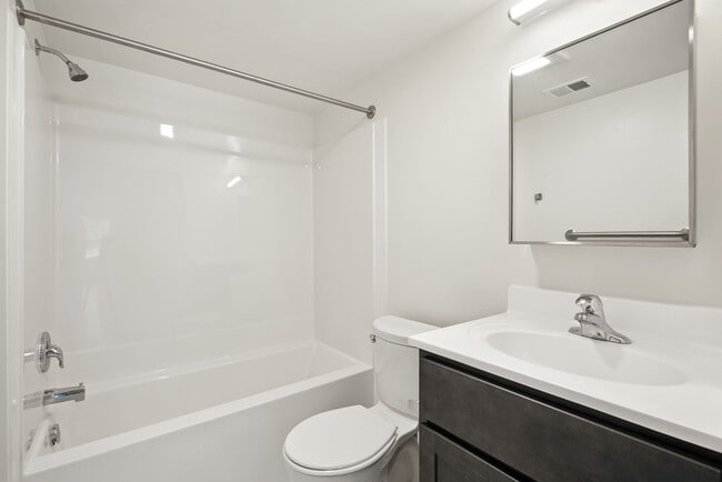 Building Photo - Diamond Court I & II