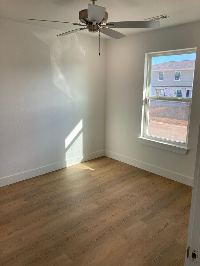 Building Photo - 1210 Nedra Dr