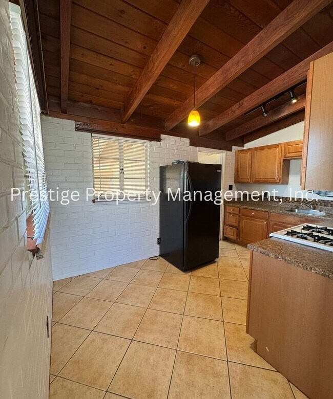 Building Photo - 1348