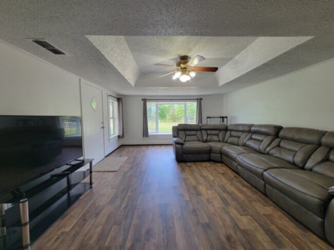 Building Photo - 1112 County Rd