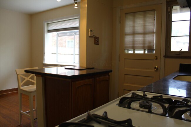 Building Photo - 1784 Kings Ct