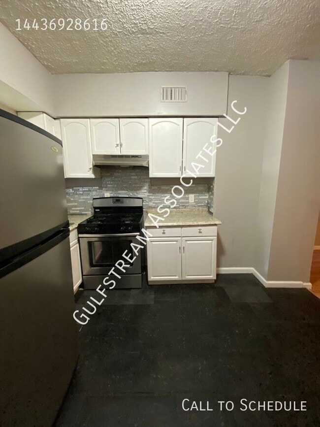 Building Photo - 2704 Presbury St