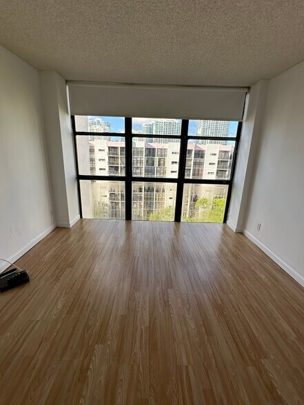 Building Photo - 17001 N Bay Rd