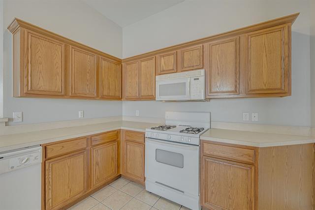 Building Photo - 4001 Rochester Dr
