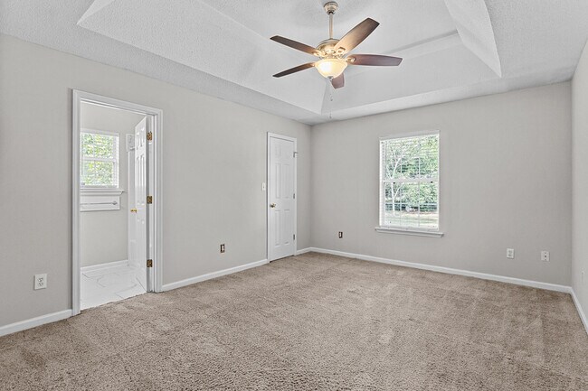 Building Photo - 5 Astor Ct