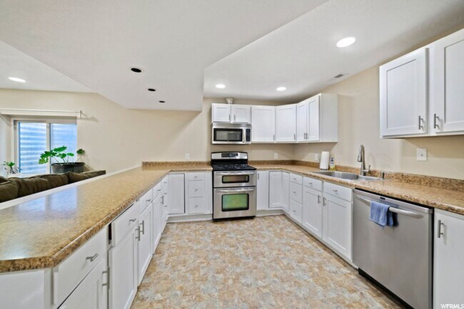 Building Photo - 2 Bedroom Basement Unit in Eagle Mountain!