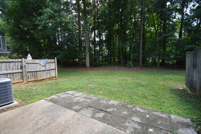 Building Photo - 3319 Philmont Dr
