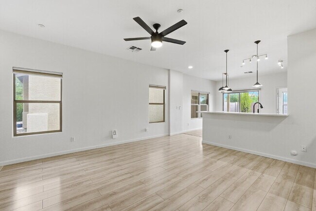Building Photo - 7500 E Deer Valley Rd