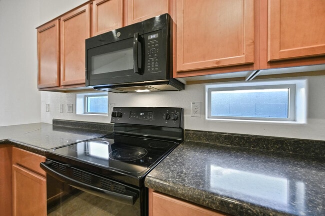 Building Photo - 1630 E Grove St