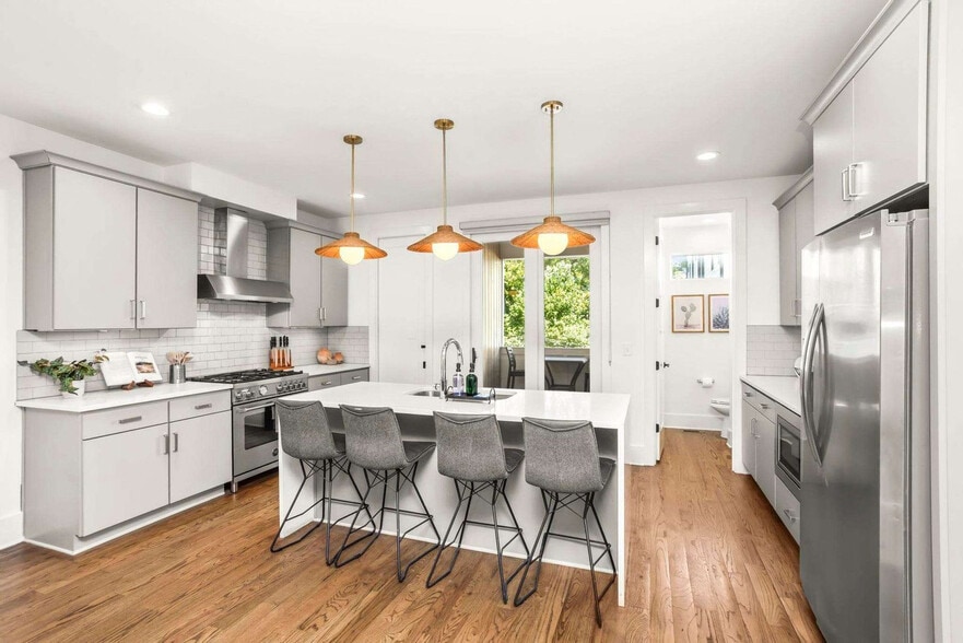 Building Photo - 1710 8th Ave S