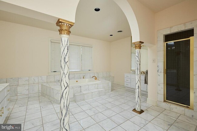 Building Photo - 9 Alloway Ct