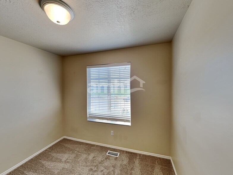 Building Photo - 2397 S 3000 W