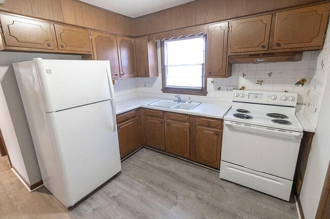 Building Photo - 1804 Sylvan Ln