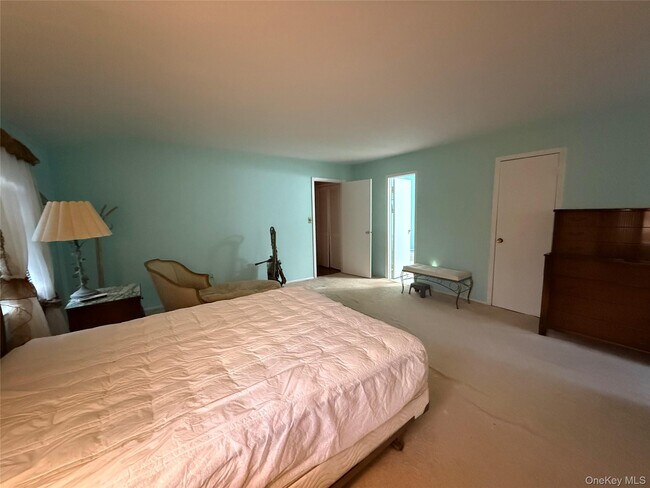 Building Photo - 15 Sherry Ln